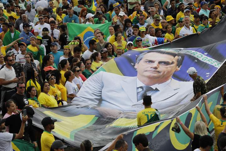 Investigan a hijo de Bolsonaro