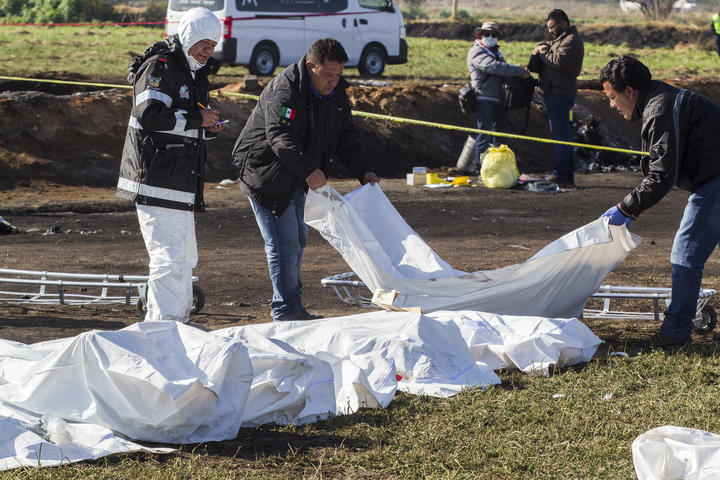 Suman 85 muertes por explosión en Hidalgo