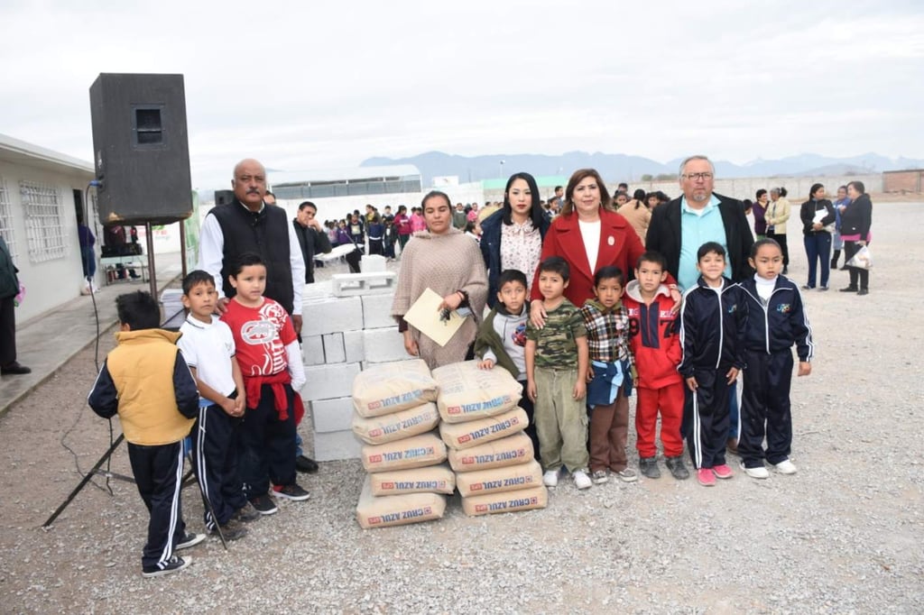 Apoya municipio de Lerdo con material para barda perimetral de escuela