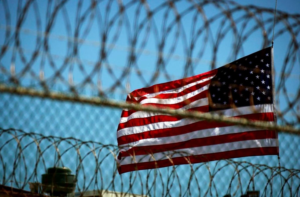 Piden a Trump encarcelar a prisioneros del EI en Guantánamo