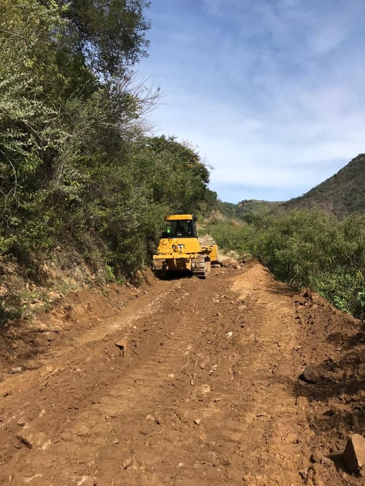 Gestionan recursos para los caminos