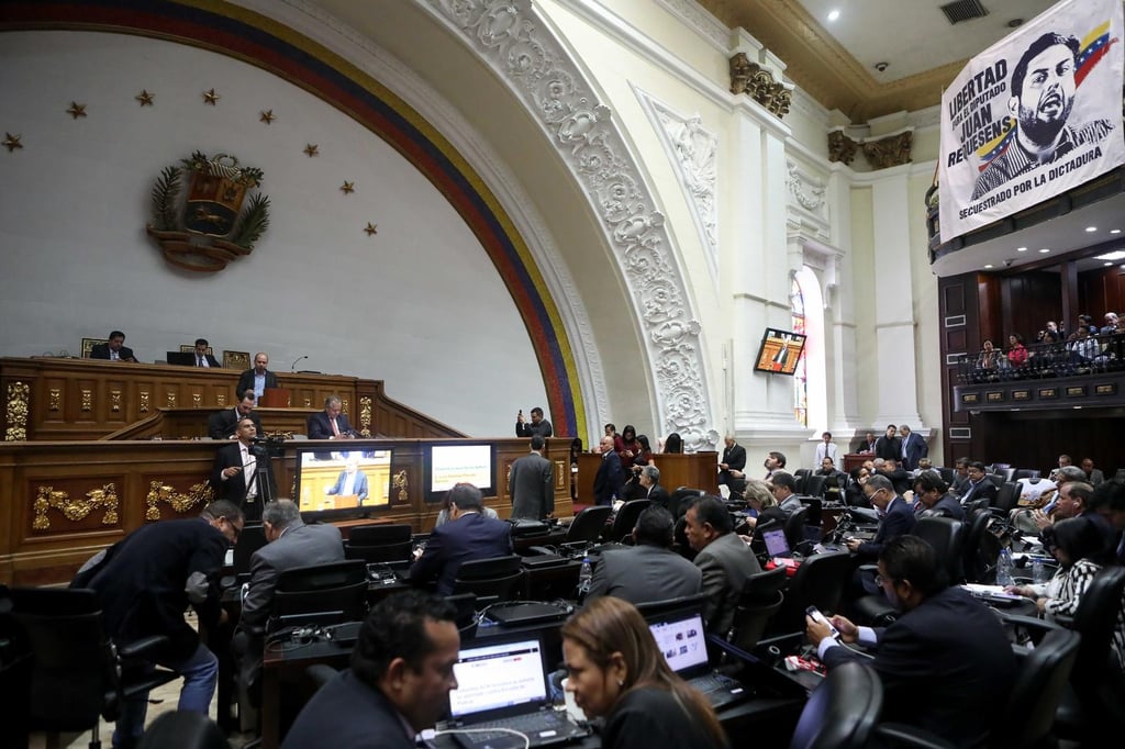 Parlamento asume tarea del Ejecutivo en Venezuela