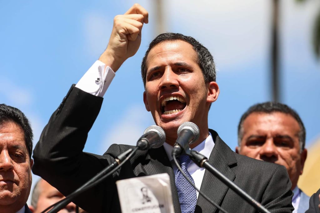 Guaidó se autoproclama como presidente encargado de Venezuela