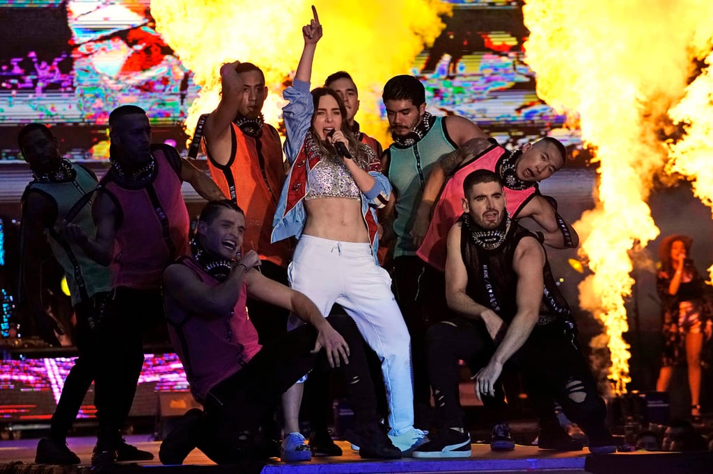 Se contradice Belinda y canta reggaetón