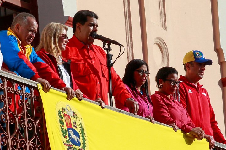 Fuerzas Armadas respaldan a Maduro