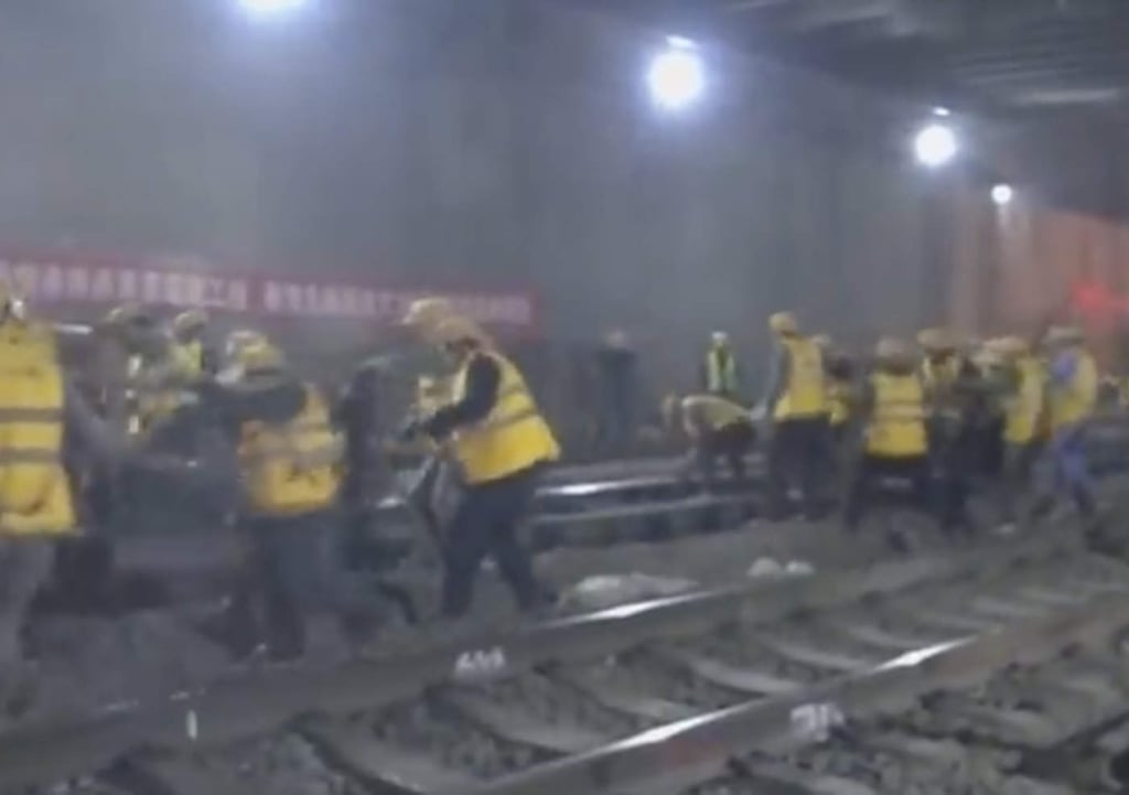 Así renuevan estación de tren en menos de 6 horas