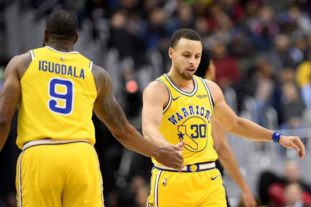 Curry anota 38 puntos y Warriors consigue su noveno triunfo