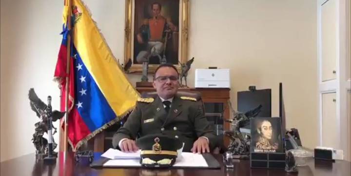 Agregado militar reconoce a Guaidó