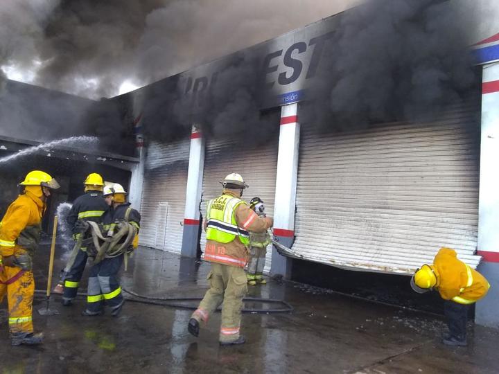 Incendio en Vicente Guerrero moviliza a bomberos de varios municipios