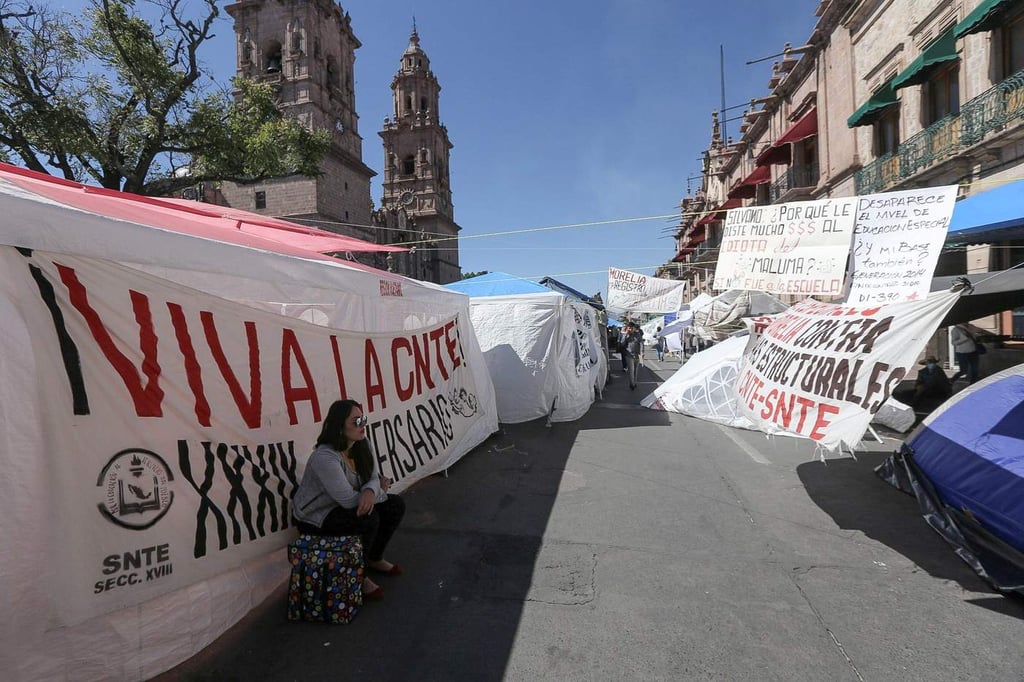 Cobran maestros del CNTE en Michoacán quincena y compensación