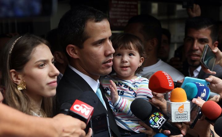 Guaidó denuncia intimidación a su familia