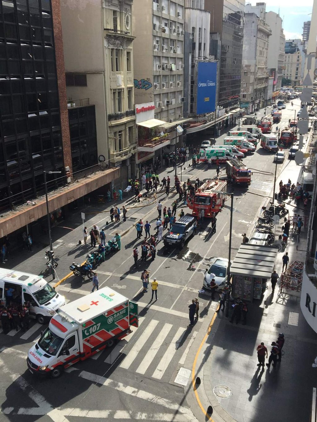 Incendio de un hotel en Buenos Aires deja dos muertos
