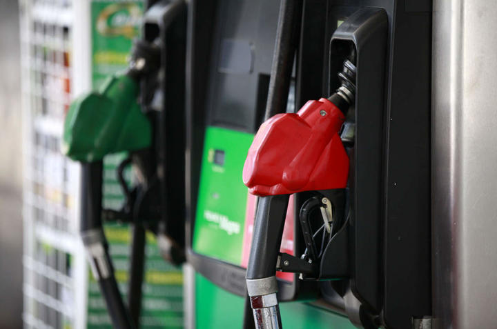 Mexicanos pagaron $2 mil más en gasolina
