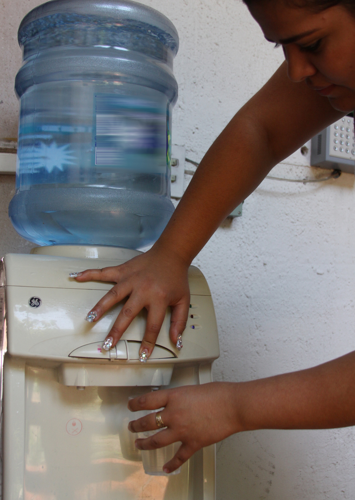 El consumo de agua embotellada sigue al alza