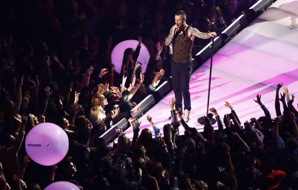 Maroon 5 cumple en su actuación del medio tiempo del Super Bowl