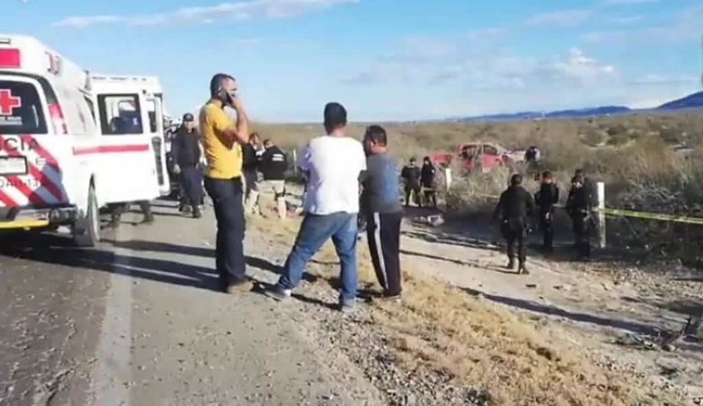 Muere mujer al volcar camioneta en carretera Torreón-Saltillo