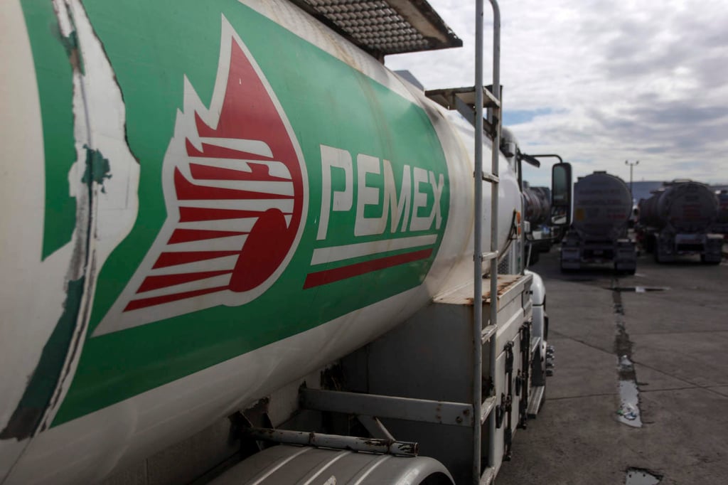 Red de funcionarios vendía gasolina donada por Pemex en 22 estados
