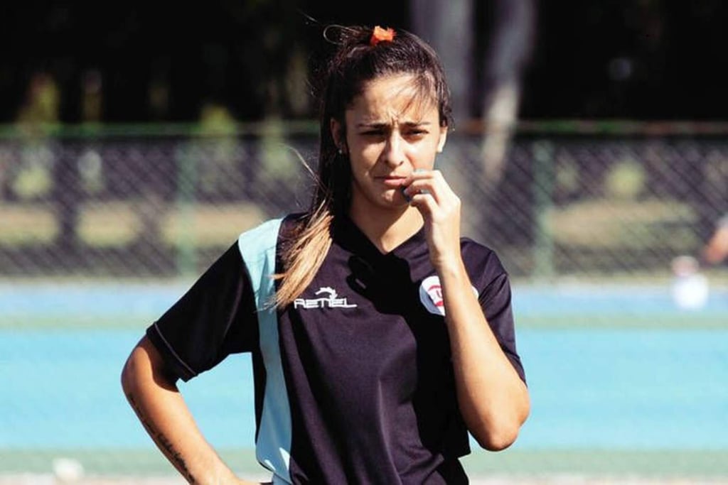'Maca', la futbolista que busca profesionalizar el futbol femenil en Argentina