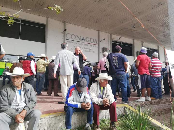 Señalan ilegalidad en entrega de agua