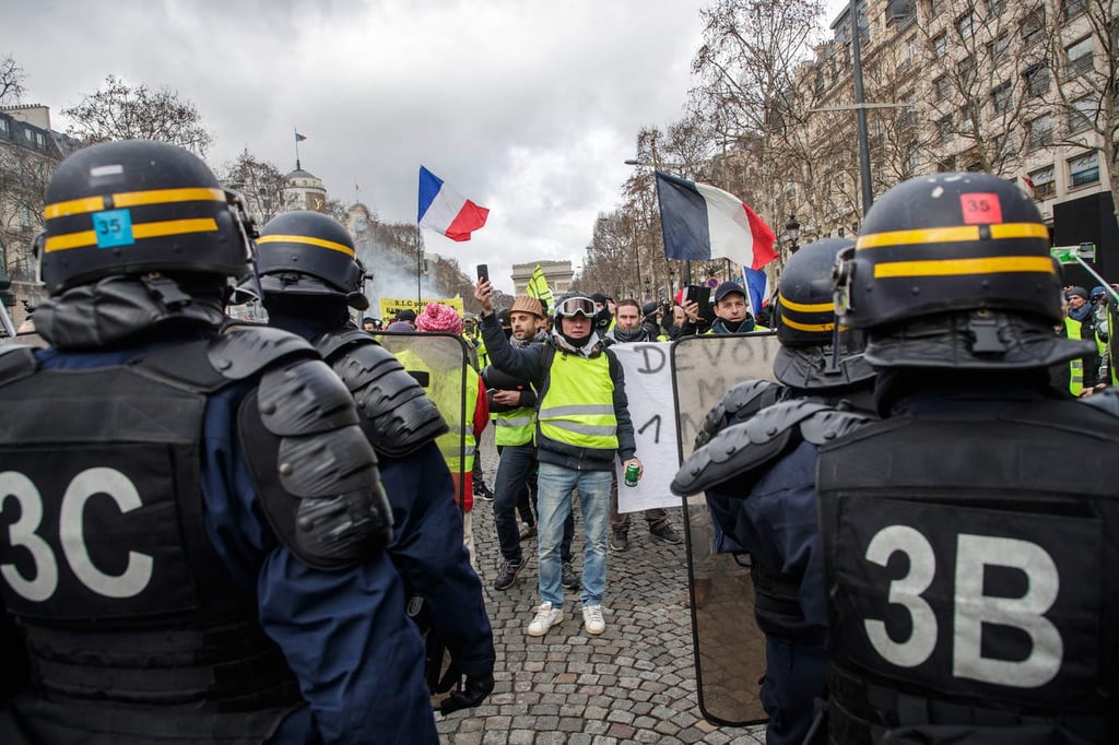 Siguen disturbios por protestas en Francia