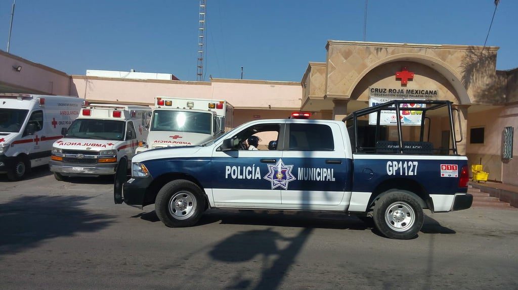 Taxista cae a canal de riego en Gómez Palacio; hay tres lesionados