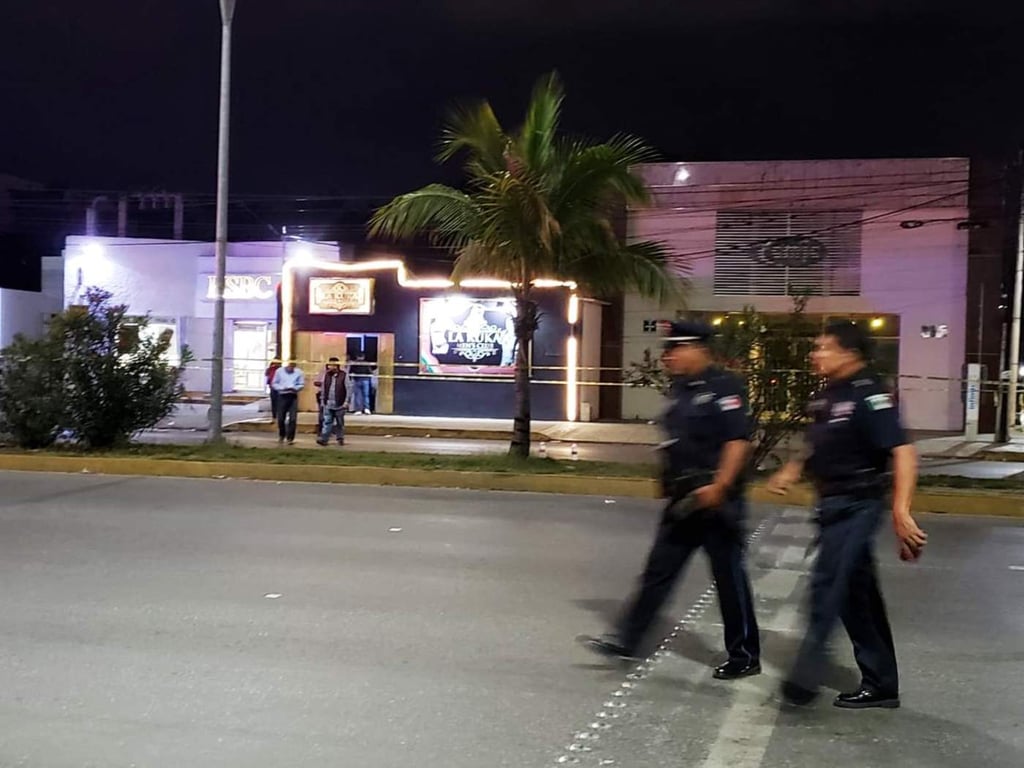 Asesinan a cinco en un bar de Cancún