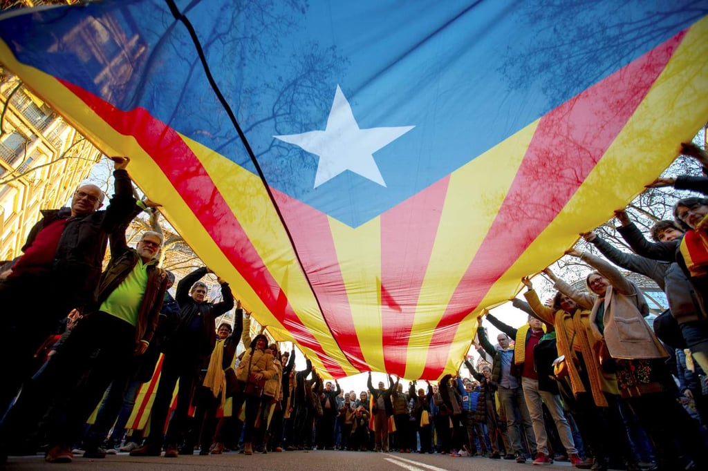 Protestan miles contra juicio de independentistas catalanes