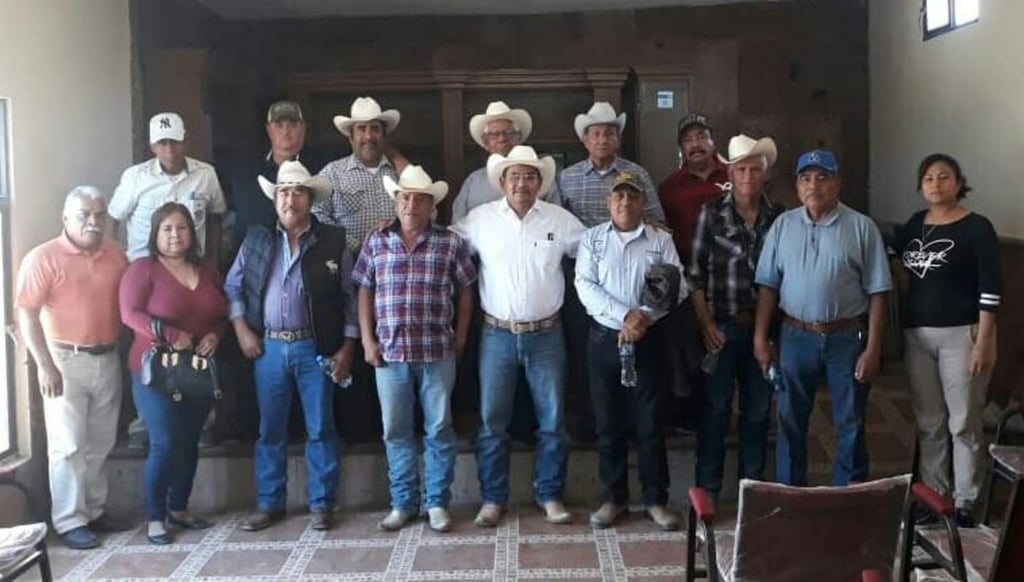 Campesinos acuden a El Salto a apoyar a AMLO
