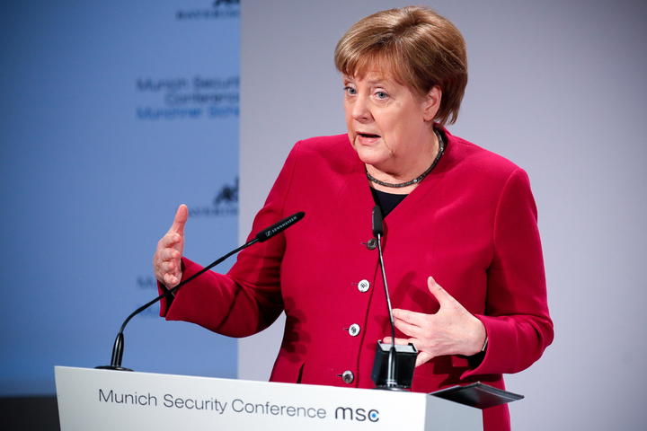 Rechaza Merkel abandonar acuerdo