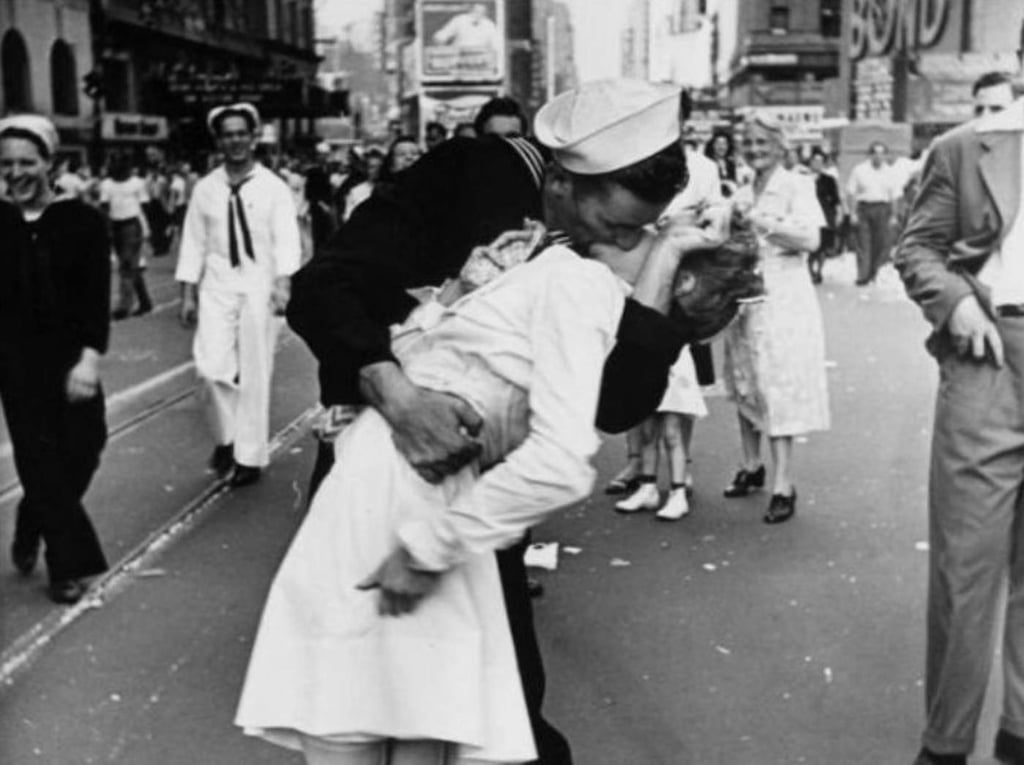 A los 95 años, muere marinero de la icónica foto del beso en NY