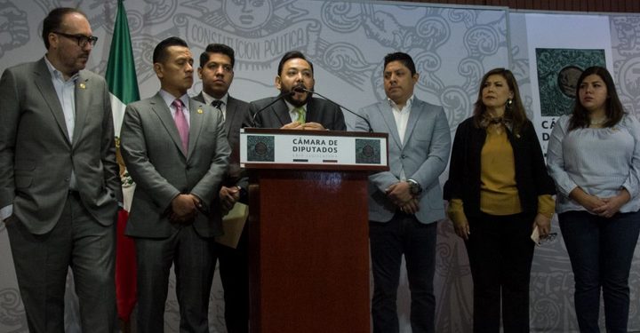 Desbandada en San Lázaro; 9 diputados abandonan el PRD