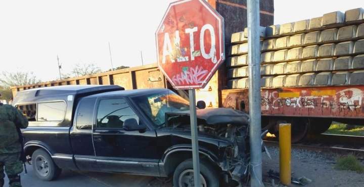 Intentó ganarle el paso al tren y fue impactada, en Gómez Palacio