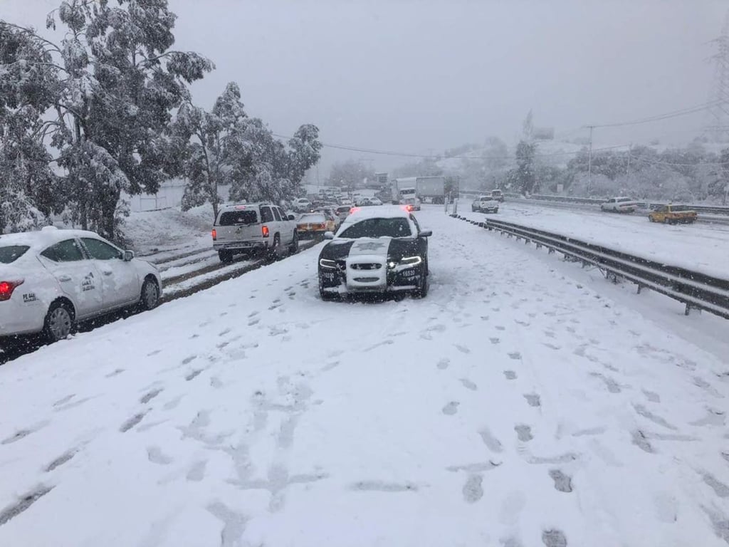 Cierran carretera en Sonora por nevada