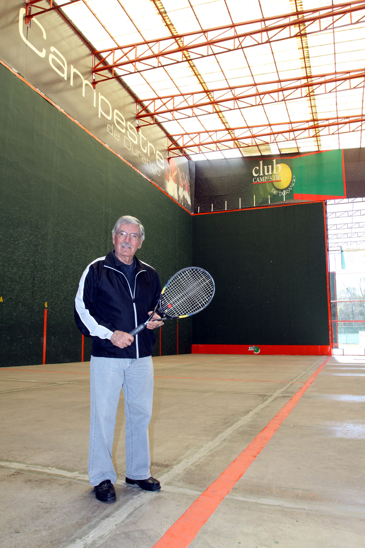 Convocan a 'Choforo' a torneo celestial de frontenis