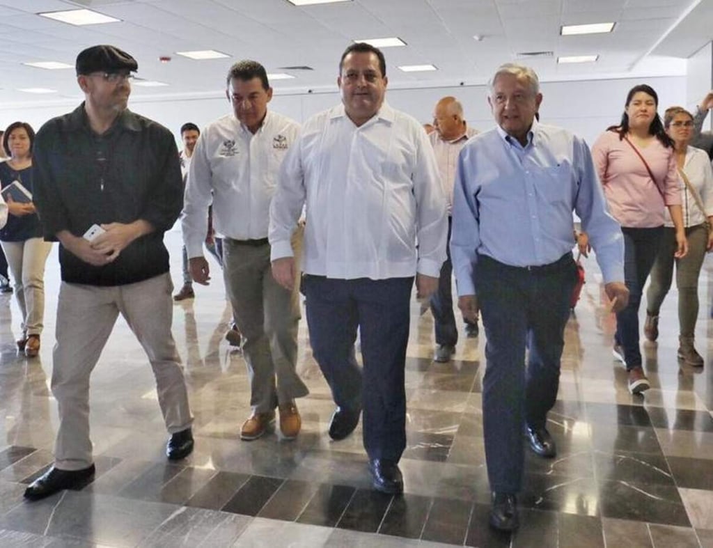 Gobernador recibe a AMLO en Baja California Sur