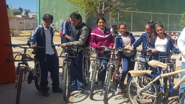 Entregan 'bicis' a alumnos de Setel