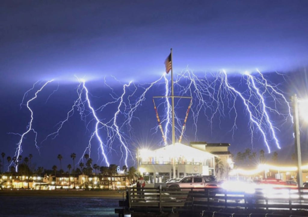 Tormenta eléctrica provoca más de 2 mil relámpagos y se hace viral