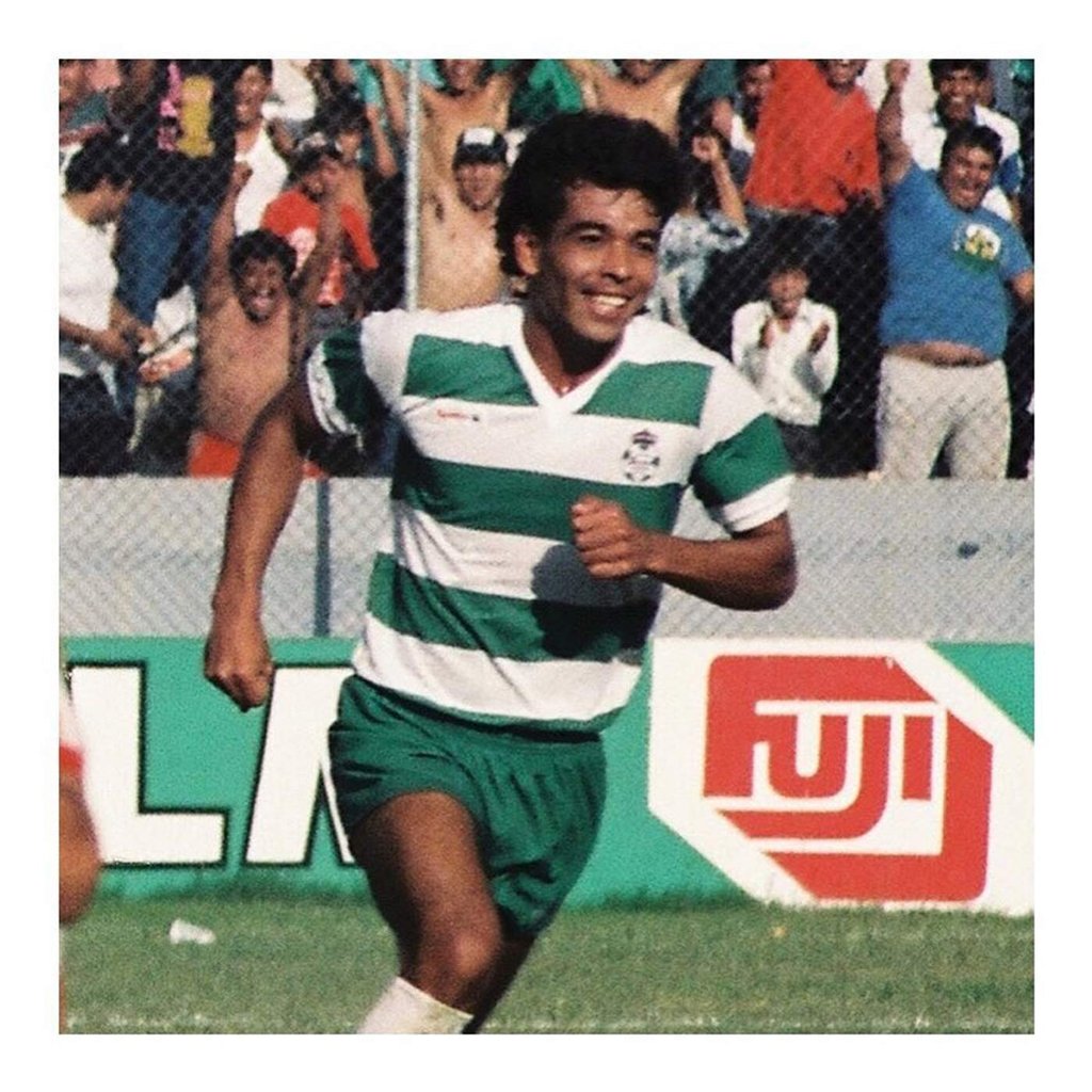 Santos felicita a Juan Flores por su cumpleaños