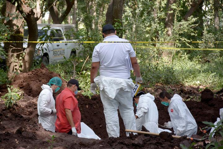 Van 18 cuerpos localizados en fosas clandestinas de Mazatlán