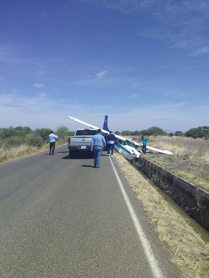 Avioneta realiza aterrizaje de emergencia en Durango