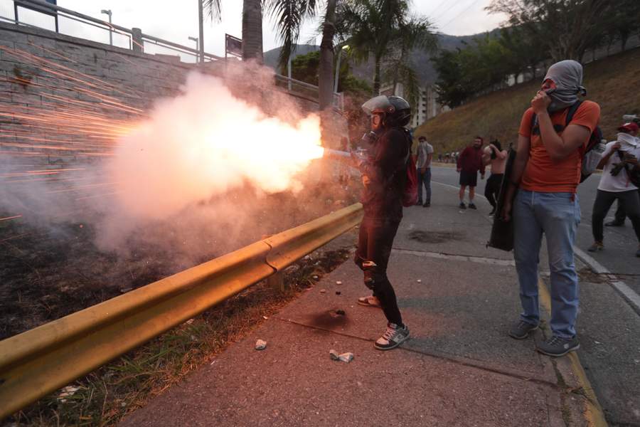EUA negocia con países para que protejan a sus ciudadanos en Venezuela