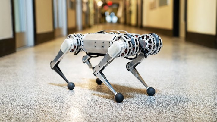 Mini cheetah: el primer mini robot cuadrúpedo que da saltos mortales