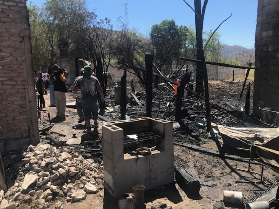 Incendio consume dos fincas en Ciudad Lerdo