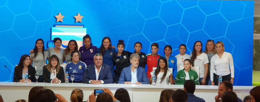 AFA profesionaliza el futbol femenil argentino