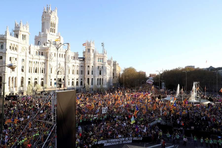 Miles marchan en Madrid por la Independencia de Cataluña