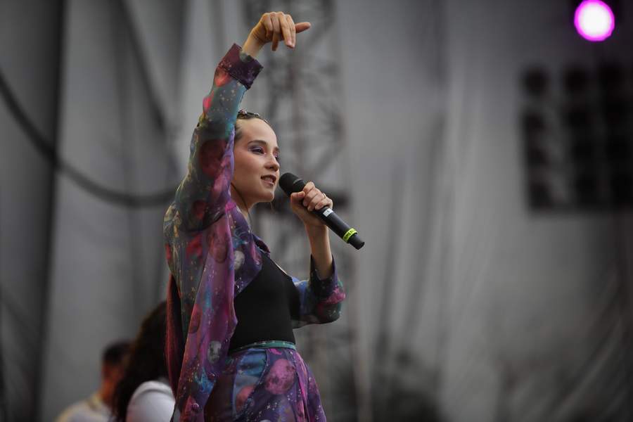 Ximena Sariñana pone a bailar a todo el Vive Latino 2019