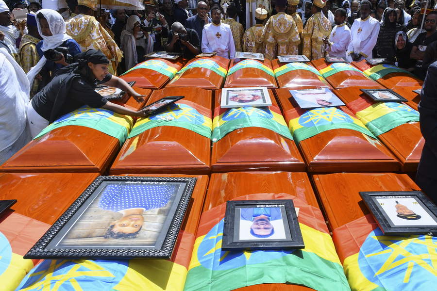 Despiden a víctimas de avionazo en Etiopía