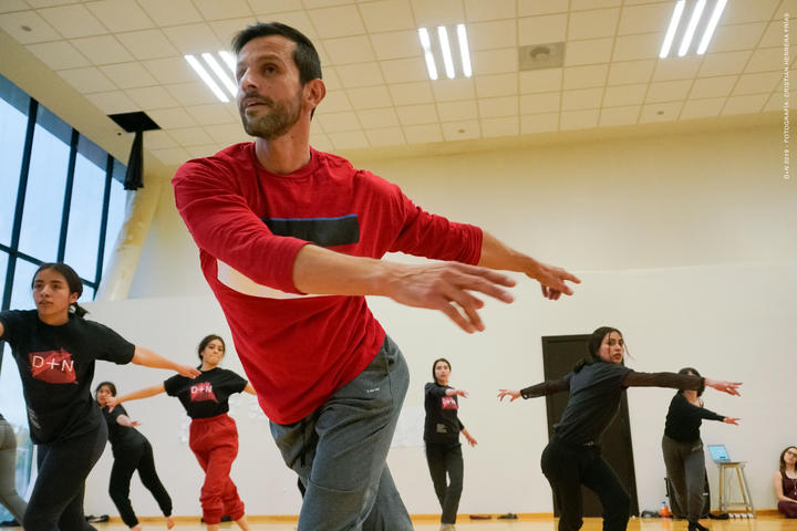 El bailarín Ángel Arámbula comparte sus conocimientos en Durango