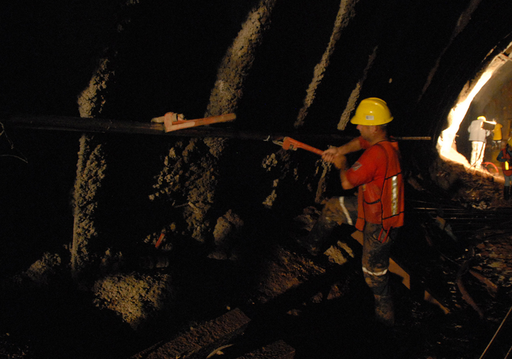 Reglas afectan a pequeños mineros