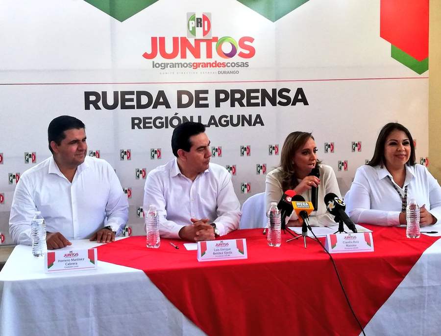 Se reúne Claudia Ruiz Massieu con priistas en Gómez Palacio